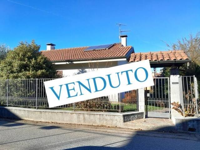 Villa Indipendente in vendita a Varese, Lombardia
