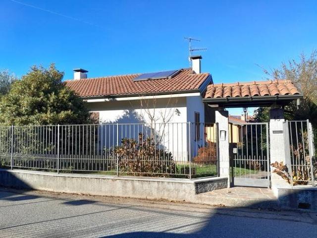 Villa Indipendente in vendita a Varese, Lombardia