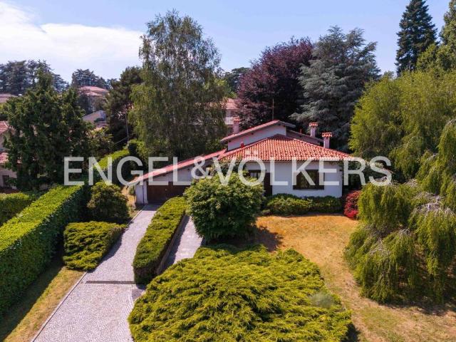 Villa Indipendente in vendita a Mulini Grassi, Varese