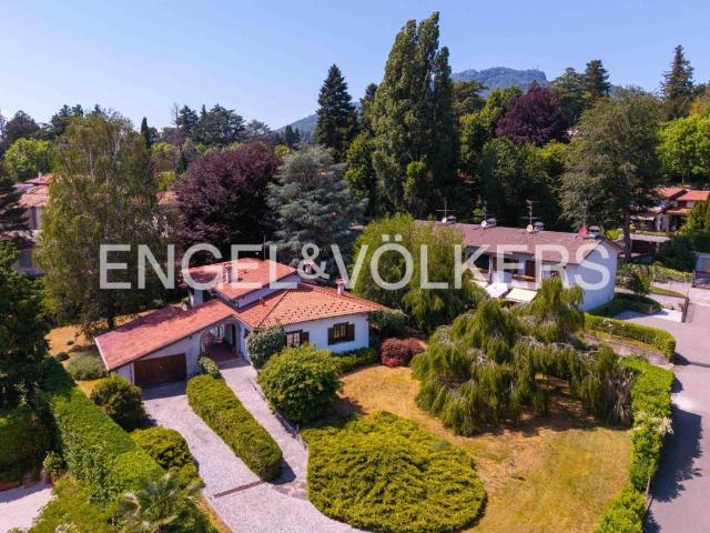 Villa Indipendente in vendita a Mulini Grassi, Varese