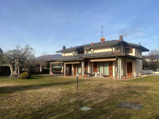 Villa Indipendente in vendita a Lissago, Varese