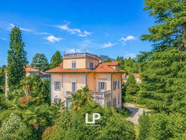 Villa Indipendente in vendita a Biumo Superiore, Varese