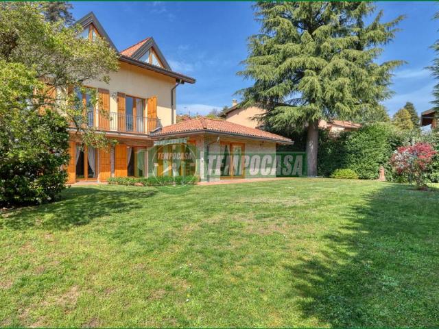 Villa Indipendente in vendita a Biumo Superiore, Varese