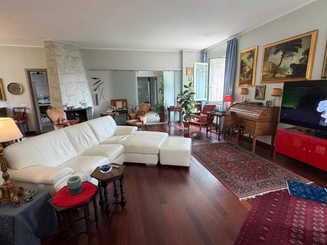 Villa Indipendente in vendita a Biumo Superiore, Varese