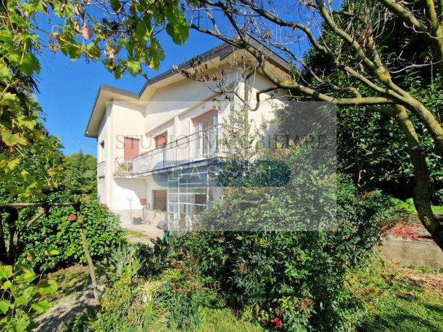 Villa Indipendente in vendita a Biumo Superiore, Varese