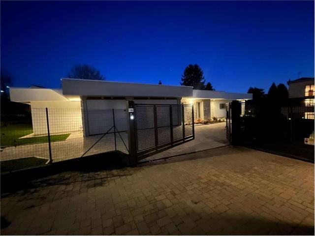 Villa Indipendente in vendita a Biumo Superiore, Varese