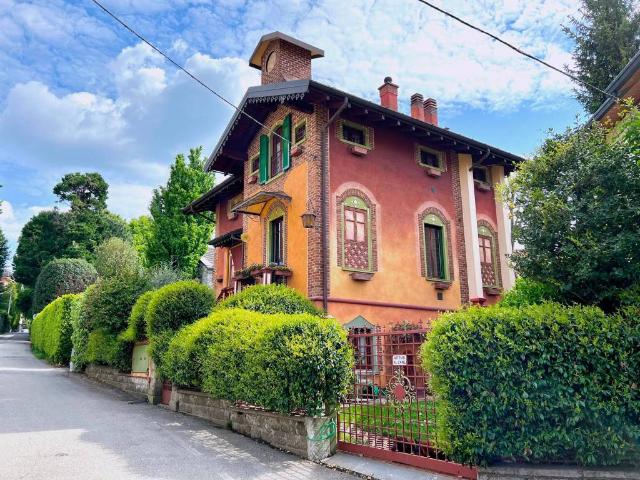 Villa Indipendente in vendita a Biumo Superiore, Varese