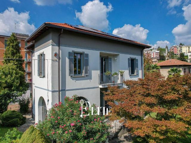 Villa Indipendente in vendita a Biumo Superiore, Varese