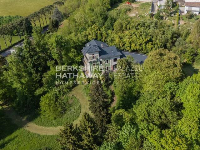 Villa Indipendente in vendita a Varese, Lombardia