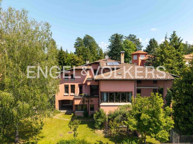 Villa Indipendente in vendita a Biumo Superiore, Varese