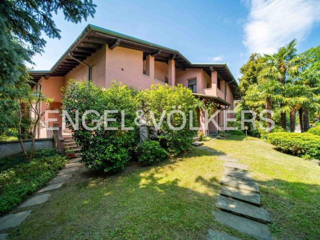 Villa Indipendente in vendita a Biumo Superiore, Varese