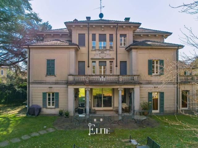 Villa Indipendente in vendita a Varese, Lombardia