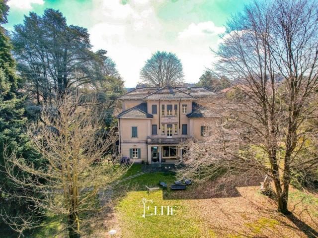 Villa Indipendente in vendita a Varese, Lombardia