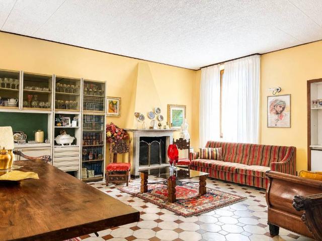 Villa Indipendente in vendita a Biumo Superiore, Varese