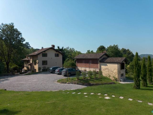 Villa Indipendente in vendita a Bosto, Varese