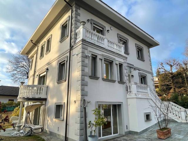 Villa Indipendente in vendita a Biumo Superiore, Varese