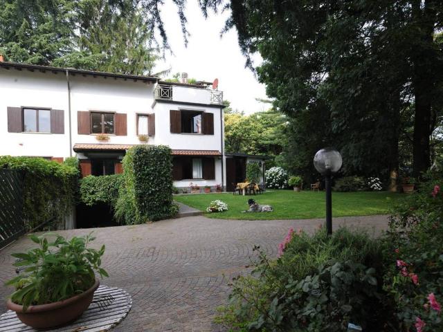 Villa Indipendente in vendita a Varese, Lombardia