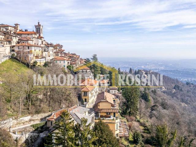 Villa Indipendente in vendita a Varese, Lombardia