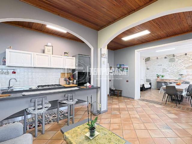 Villa Indipendente in vendita a Varese, Lombardia