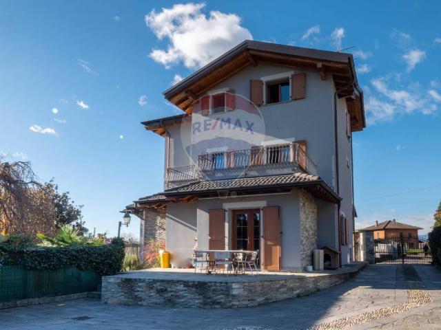 Villa Indipendente in vendita a Gudo, Varese