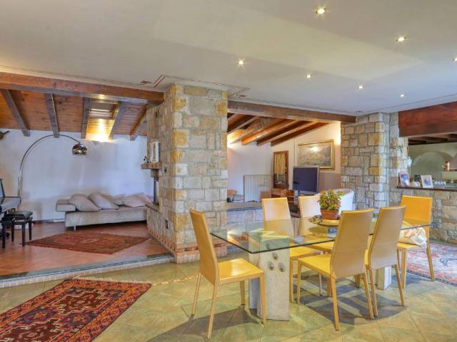 Villa Indipendente in vendita a Velate, Varese