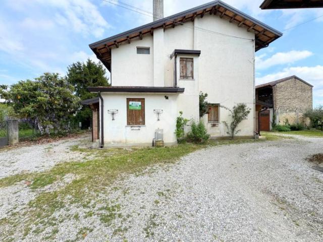 Villa Indipendente in vendita a Varmo, Friuli-Venezia Giulia