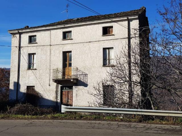 Villa Indipendente in vendita a Varsi, Reggio Emilia