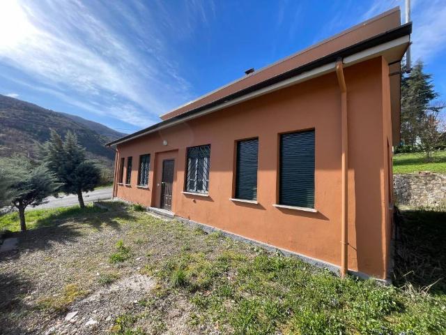 Villa Indipendente in vendita a Varzi, Lombardia