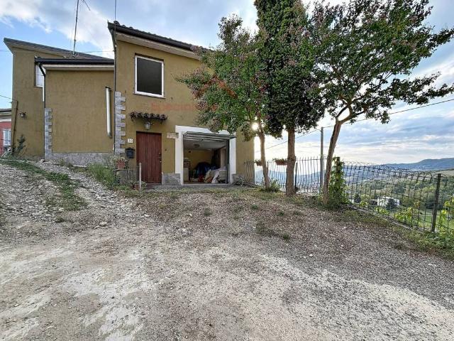 Villa Indipendente in vendita a Pietragavina, Varzi