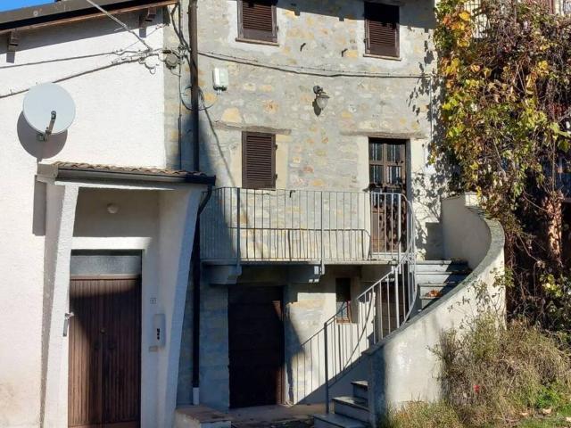 Villa Indipendente in vendita a Varzi, Lombardia
