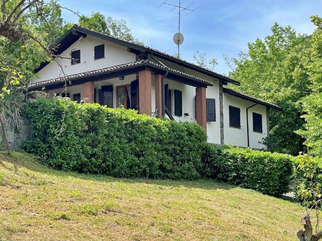 Villa Indipendente in vendita a Varzi, Lombardia