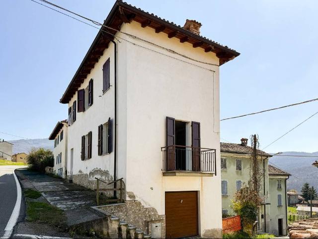 Villa Indipendente in vendita a Varzi, Lombardia