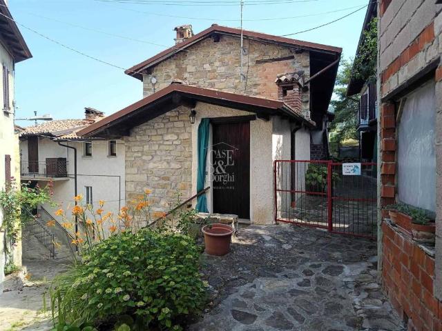 Villa Indipendente in vendita a Varzi, Lombardia