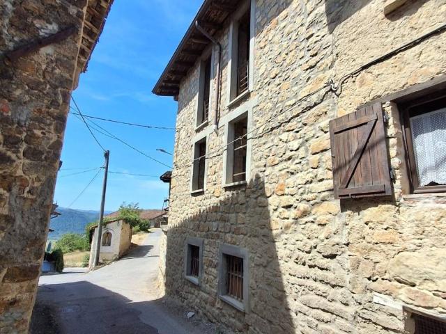 Villa Indipendente in vendita a Varzi, Lombardia