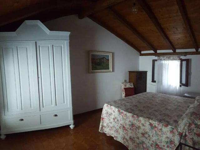 Villa Indipendente in vendita a Varzi, Lombardia