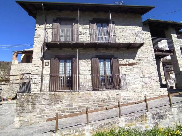 Villa Indipendente in vendita a Varzi, Lombardia