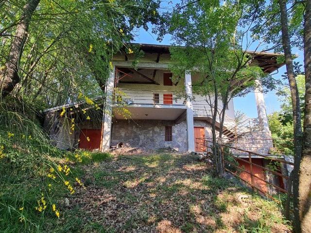 Villa Indipendente in vendita a Varzi, Lombardia