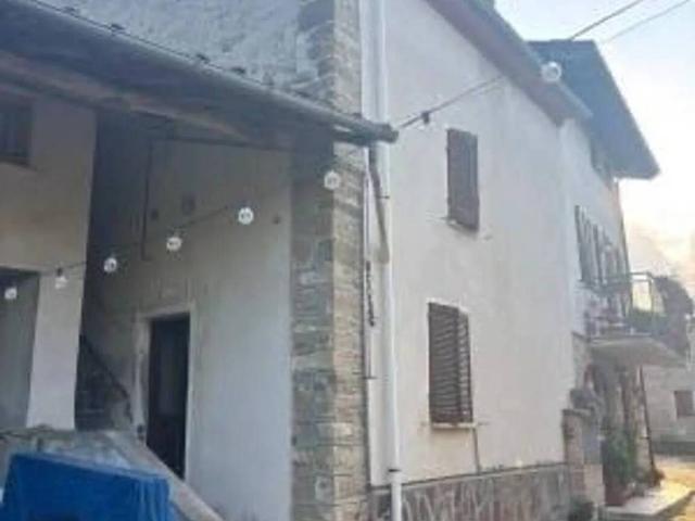 Villa Indipendente in vendita a Varzi, Lombardia