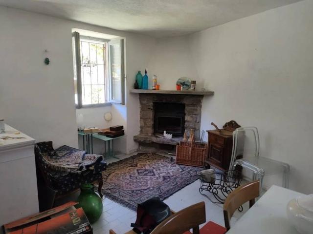 Villa Indipendente in vendita a Varzi, Lombardia