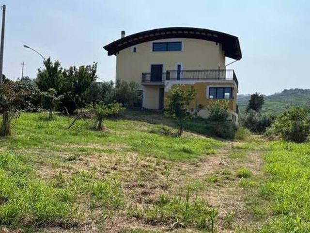 Villa Indipendente in vendita a Montevecchio, Vasto