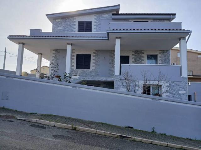 Villa Indipendente in vendita a Vasto, Abruzzo