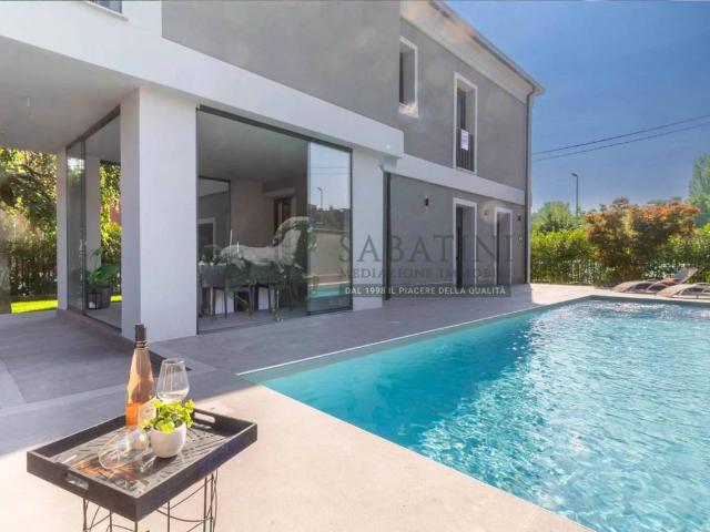 Villa Indipendente in vendita a Vedano Al Lambro, Lombardia