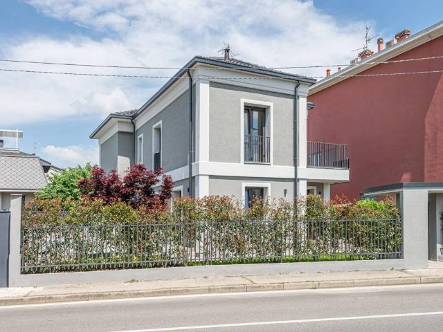 Villa Indipendente in vendita a Vedano Al Lambro, Lombardia