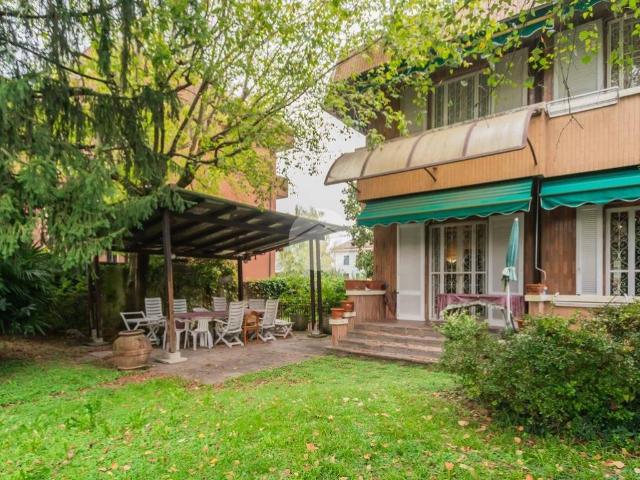 Villa Indipendente in vendita a Vedano Al Lambro, Lombardia