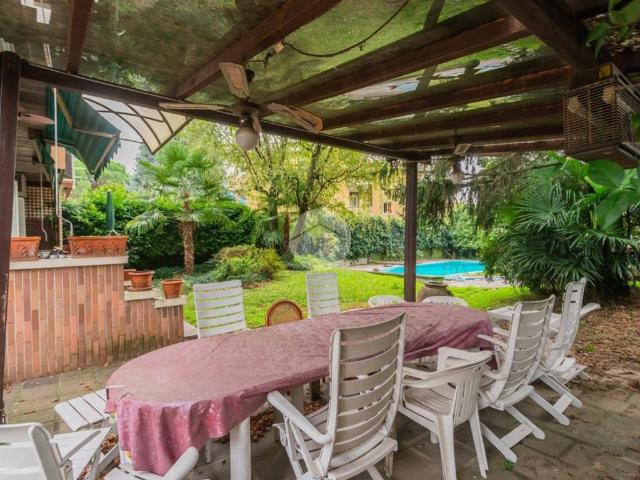 Villa Indipendente in vendita a Vedano Al Lambro, Lombardia