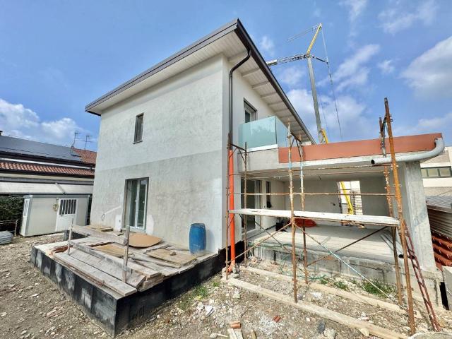 Villa Indipendente in vendita a Vedano Al Lambro, Lombardia