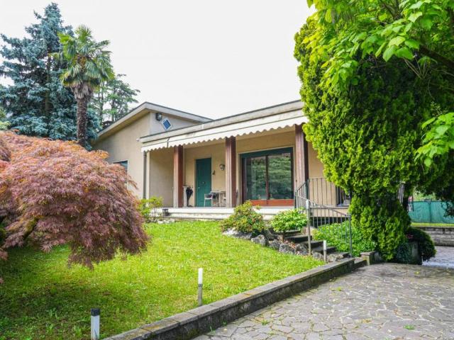 Villa Indipendente in vendita a Vedano Al Lambro