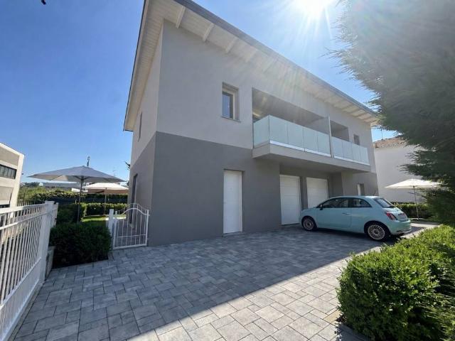 Villa Indipendente in vendita a Vedano Al Lambro, Lombardia