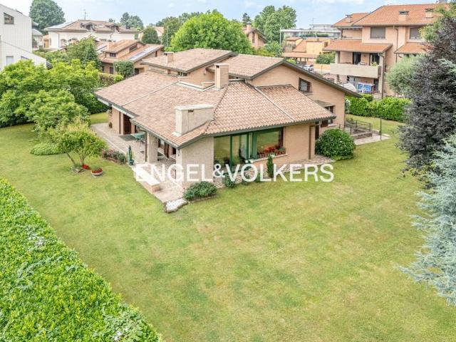 Villa Indipendente in vendita a Vedano Al Lambro, Lombardia