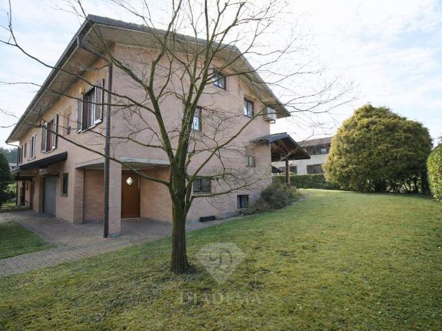 Villa Indipendente in vendita a Perseghét, Vedano Olona